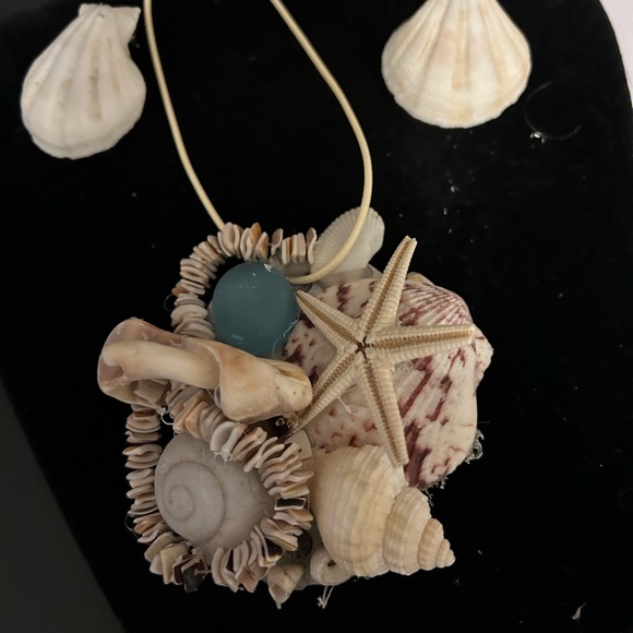 Shell necklaces - Picture 5 of 11